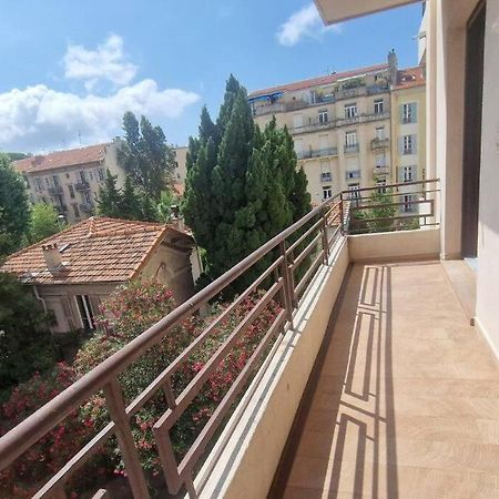The Chic Liberation Apartment Nisa Exterior foto