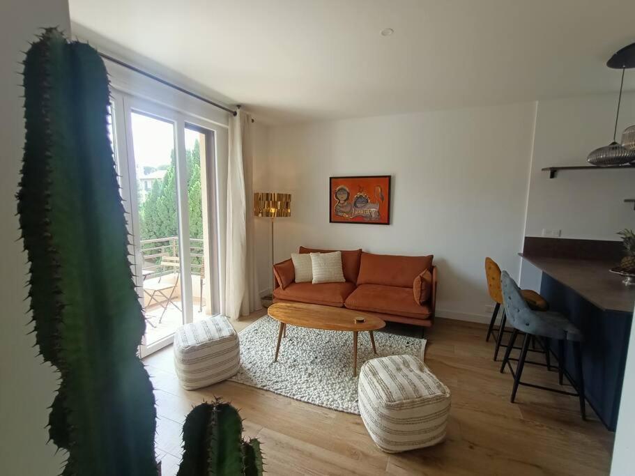 The Chic Liberation Apartment Nisa Exterior foto