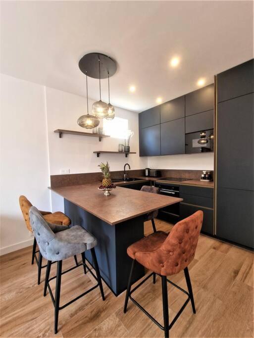 The Chic Liberation Apartment Nisa Exterior foto
