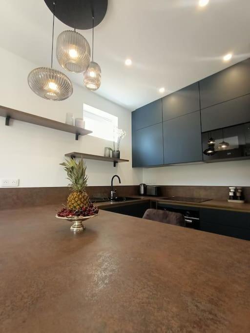 The Chic Liberation Apartment Nisa Exterior foto
