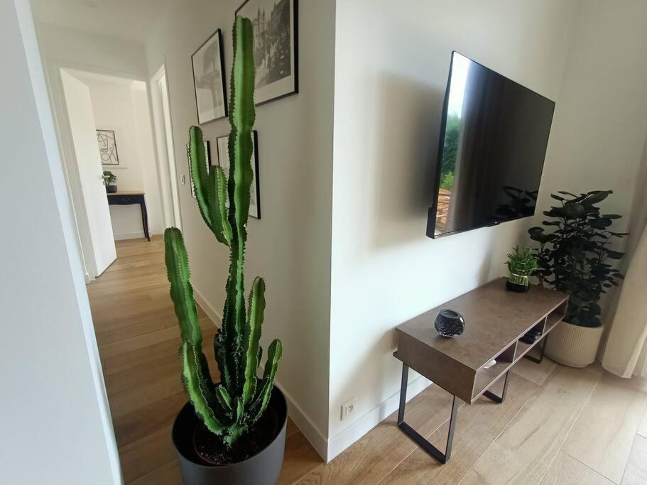 The Chic Liberation Apartment Nisa Exterior foto
