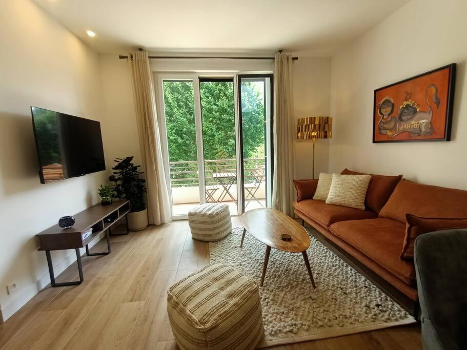 The Chic Liberation Apartment Nisa Exterior foto